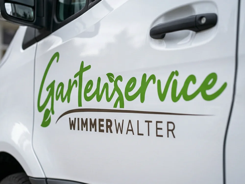 Autoaufkleber und Folienplotts für einfache Fahrzeugbeschriftungen mit hochwertigen Orajet-Folien im 4c-Digitaldruck bedruckt.
